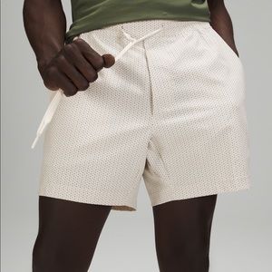 lululemon NWT Bowline Short 5” *Ventlight Mesh - L